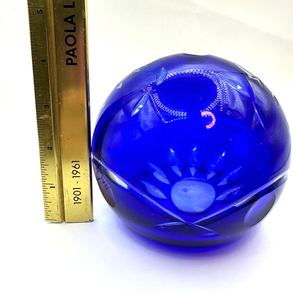 Vintage Cobalt Blue Etched Floral Art Glass Round Paper Weight Made in Romania - Picture 5 of 9